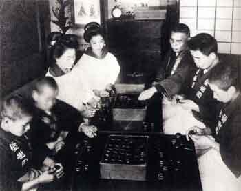 梅衣 ( うめころも )を作る人たちの写真