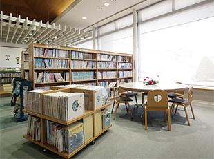 児童図書コーナーの写真