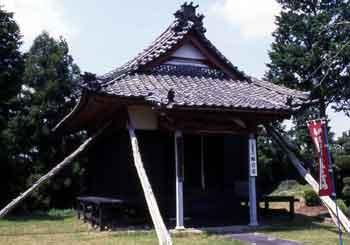 高平山に移された観音寺観音堂の外観画像