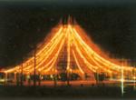 お祭り広場で灯したイルミネーションの写真