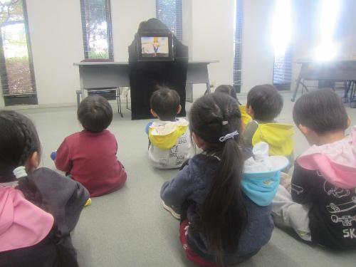 図書館読み聞かせ