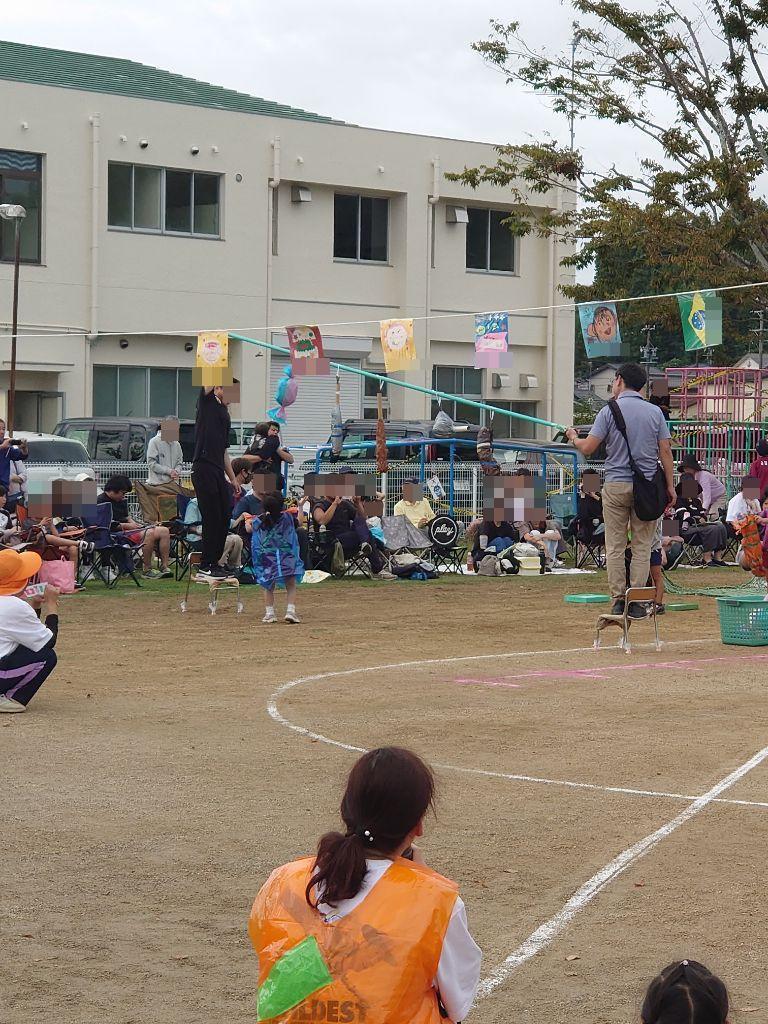 仮装のための道具をとって