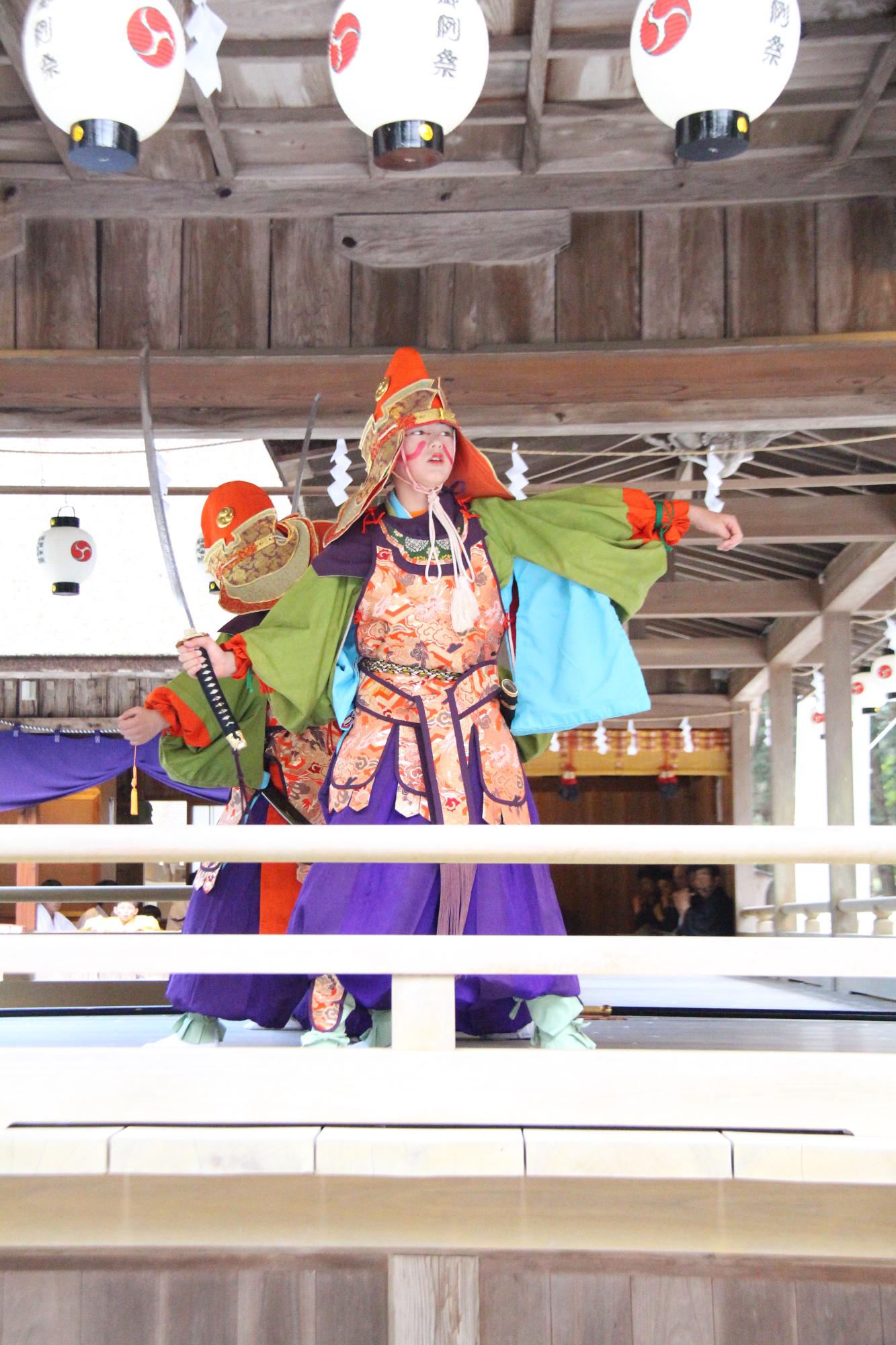 小國神社舞楽の写真（Youtube「小國神社舞楽」へのリンク